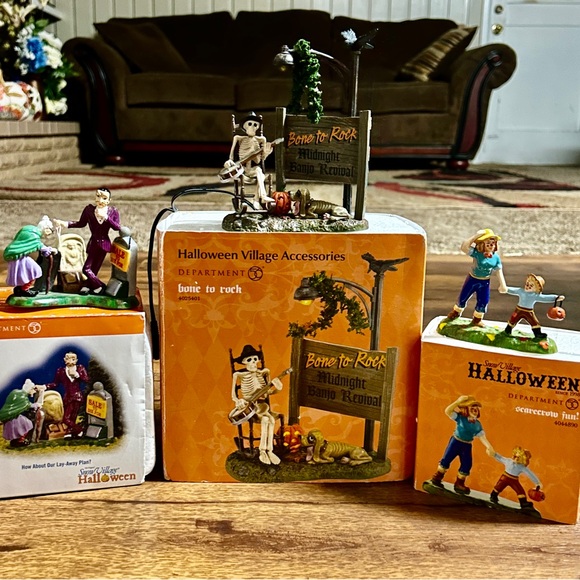 Dept 56 • Halloween • How About Our Lay-Away Plan? • Bone To Rock •Scarecrow Fun - Picture 4 of 16